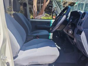 Toyota Land Cruiser 79 4.5D-4D V8 double cab LX - Image 7