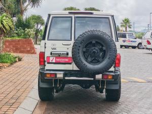 Toyota Land Cruiser 76 2.8GD-6 station wagon VX - Image 5