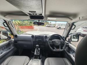 Toyota Land Cruiser 76 2.8GD-6 station wagon VX - Image 6
