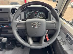Toyota Land Cruiser 79 4.5D-4D LX V8 single cab - Image 8