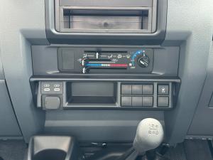 Toyota Land Cruiser 79 4.5D-4D LX V8 single cab - Image 12