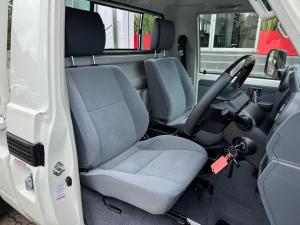 Toyota Land Cruiser 79 4.5D-4D LX V8 single cab - Image 13