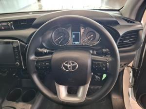 Toyota Hilux 2.4 GD-6 Raider 4X4 automaticD/C - Image 8