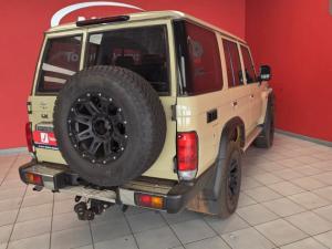 Toyota Landcruiser 76 2.8 GD-6 S/W - Image 2