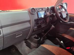 Toyota Landcruiser 76 2.8 GD-6 S/W - Image 7