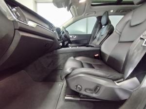Volvo XC60 B5 AWD Plus Dark - Image 12