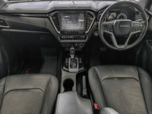 Isuzu D-Max 3.0TD double cab V-Cross 4x4 - Image 6