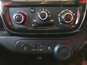 Renault Kwid 1.0 Techno manual - Image 12