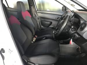 Renault Kwid 1.0 Techno manual - Image 8