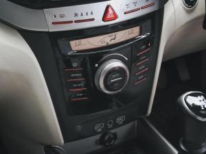 Mahindra XUV300 1.5TD W8 - Image 26