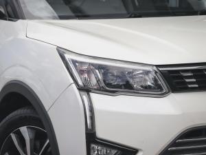 Mahindra XUV300 1.5TD W8 - Image 4