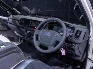 Toyota Quantum 2.7 GL 14-seater bus - Image 17