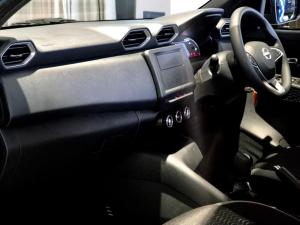 Nissan Magnite 1.0 Visia auto - Image 11