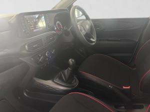 Hyundai Grand i10 1.2 Premium hatch - Image 15