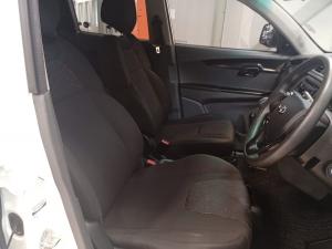 Mahindra KUV100 Nxt 1.2 G80 K2+ - Image 17