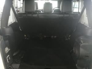 Jeep Wrangler Unlimited 3.6L Polar Edition - Image 11