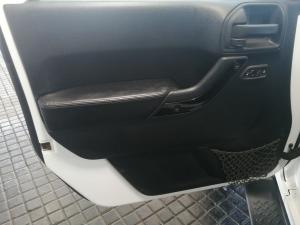 Jeep Wrangler Unlimited 3.6L Polar Edition - Image 13