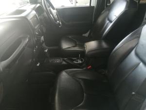 Jeep Wrangler Unlimited 3.6L Polar Edition - Image 14