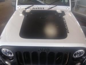 Jeep Wrangler Unlimited 3.6L Polar Edition - Image 20