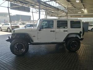 Jeep Wrangler Unlimited 3.6L Polar Edition - Image 4