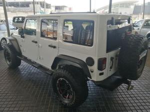 Jeep Wrangler Unlimited 3.6L Polar Edition - Image 5