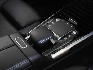 Mercedes-Benz GLB GLB220d 4Matic Progressive - Image 12