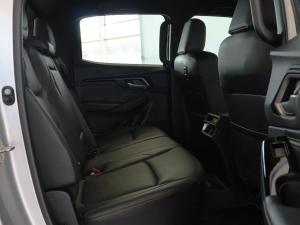 Isuzu D-Max 3.0TD double cab V-Cross 4x4 - Image 15