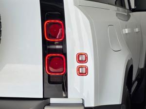 Land Rover Defender 110 D250 X-Dynamic SE - Image 11