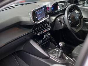 Peugeot 208 1.2T Allure manual - Image 14