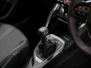 Peugeot 208 1.2T Allure manual - Image 18