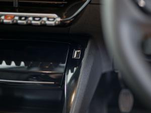 Peugeot 208 1.2T Allure manual - Image 19