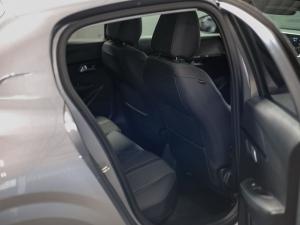 Peugeot 208 1.2T Allure manual - Image 21