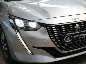 Peugeot 208 1.2T Allure manual - Image 4