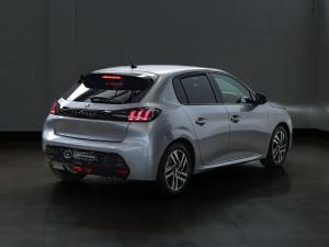 Peugeot 208 1.2T Allure manual - Image 7