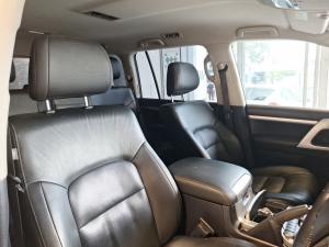 Toyota Land Cruiser 200 4.5D-4D V8 VX-R - Image 12