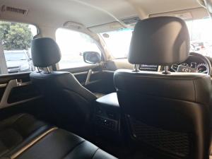 Toyota Land Cruiser 200 4.5D-4D V8 VX-R - Image 13