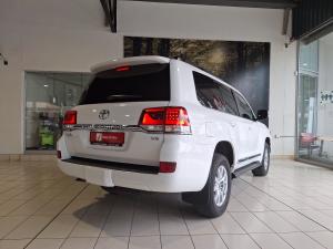 Toyota Land Cruiser 200 4.5D-4D V8 VX-R - Image 2