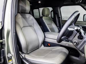 Land Rover Defender 110 D350 X-Dynamic HSE - Image 13