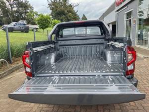 Nissan Navara 2.5DDTi double cab Stealth 4x4 - Image 12