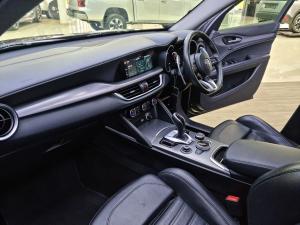 Alfa Romeo Stelvio 2.0T Veloce Q4 - Image 11