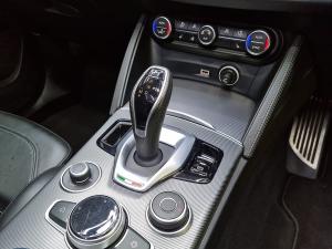 Alfa Romeo Stelvio 2.0T Veloce Q4 - Image 20