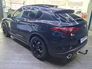 Alfa Romeo Stelvio 2.0T Veloce Q4 - Image 4