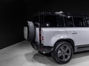Land Rover Defender 110 D350 X-Dynamic HSE - Image 28