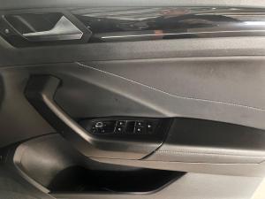 Volkswagen T-Roc 2.0TSI 4Motion R-Line - Image 7