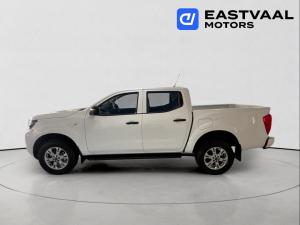Nissan Navara 2.5DDTi double cab SE Plus auto - Image 4