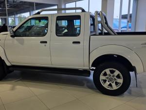 Nissan NP300 Hardbody 2.5TDi double cab 4x4 - Image 4