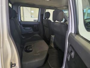 Nissan NP300 Hardbody 2.5TDi double cab 4x4 - Image 9