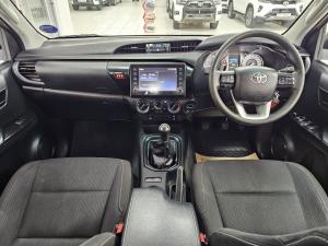Toyota Hilux 2.4GD-6 double cab 4x4 Raider manual - Image 6