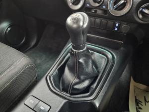 Toyota Hilux 2.4GD-6 double cab 4x4 Raider manual - Image 9