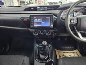 Toyota Hilux 2.4GD-6 double cab 4x4 Raider manual - Image 11